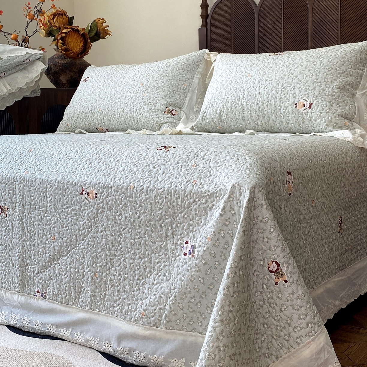 91家纺网 家纺一手货源 找家纺 奈萝家纺 2025新款13372全棉法式大花边床盖被套四件套 可可兔