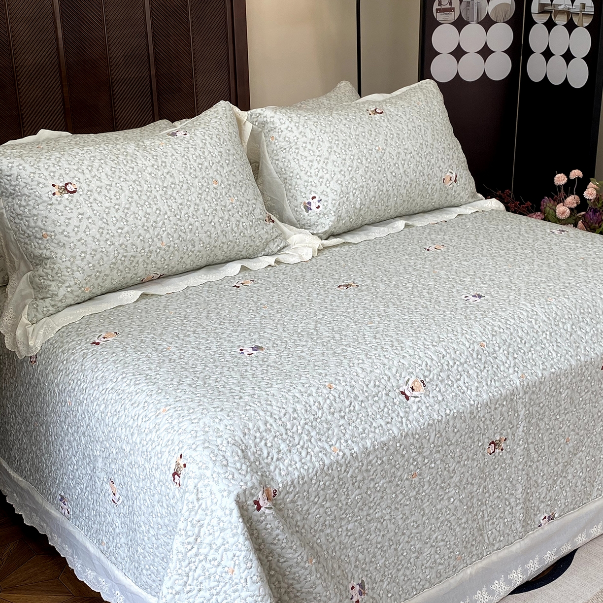 91家纺网 家纺一手货源 找家纺 奈萝家纺 2025新款13372全棉法式大花边床盖被套四件套 可可兔