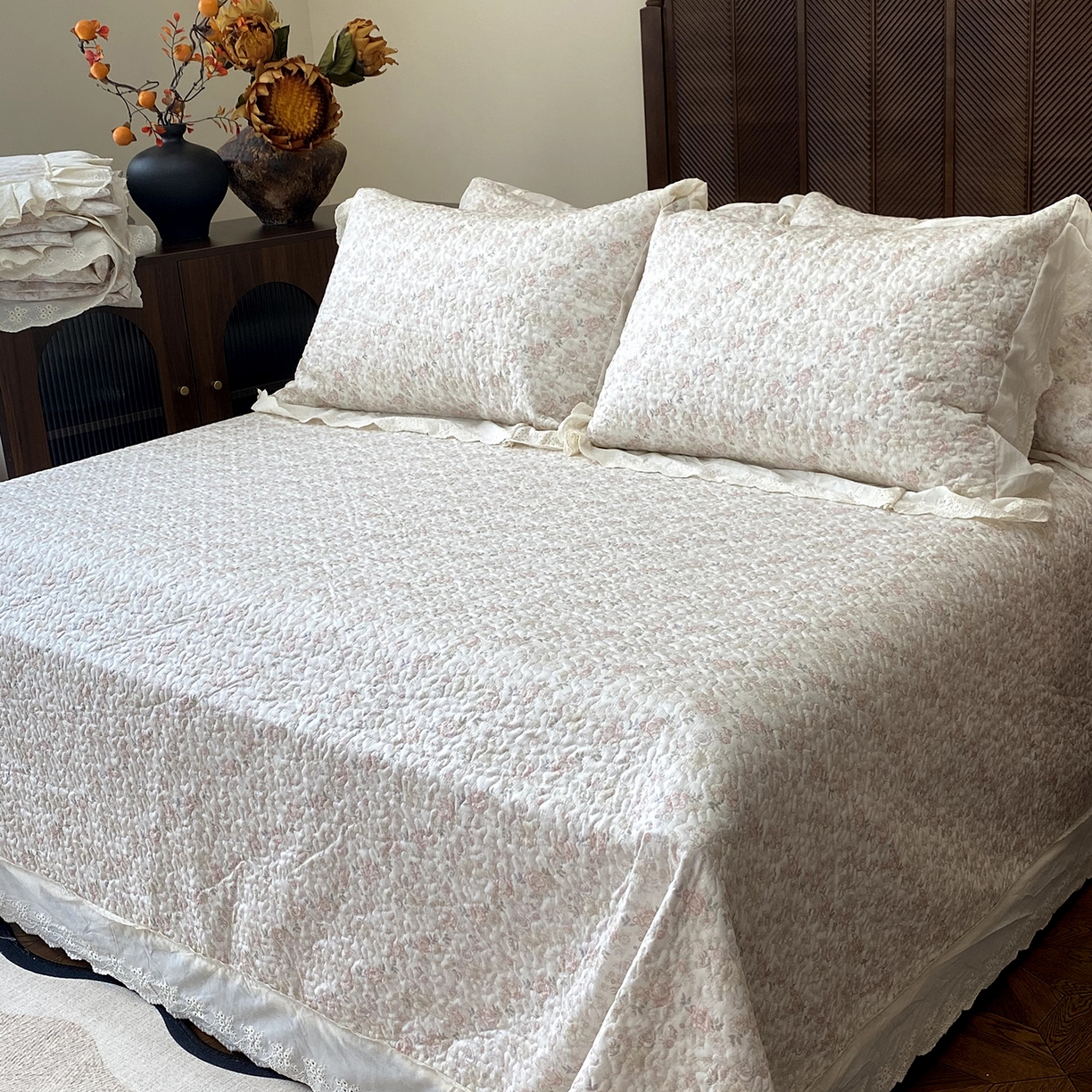 91家纺网 家纺一手货源 找家纺 奈萝家纺 2025新款13372全棉法式大花边床盖被套四件套 玫瑰的故事