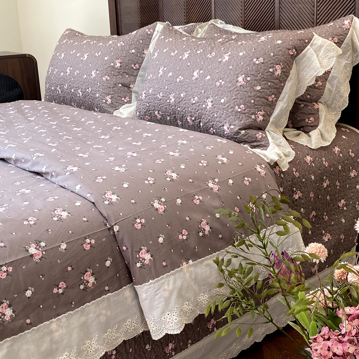 91家纺网 家纺一手货源 找家纺 奈萝家纺 2025新款13372全棉法式大花边床盖被套四件套 米雅