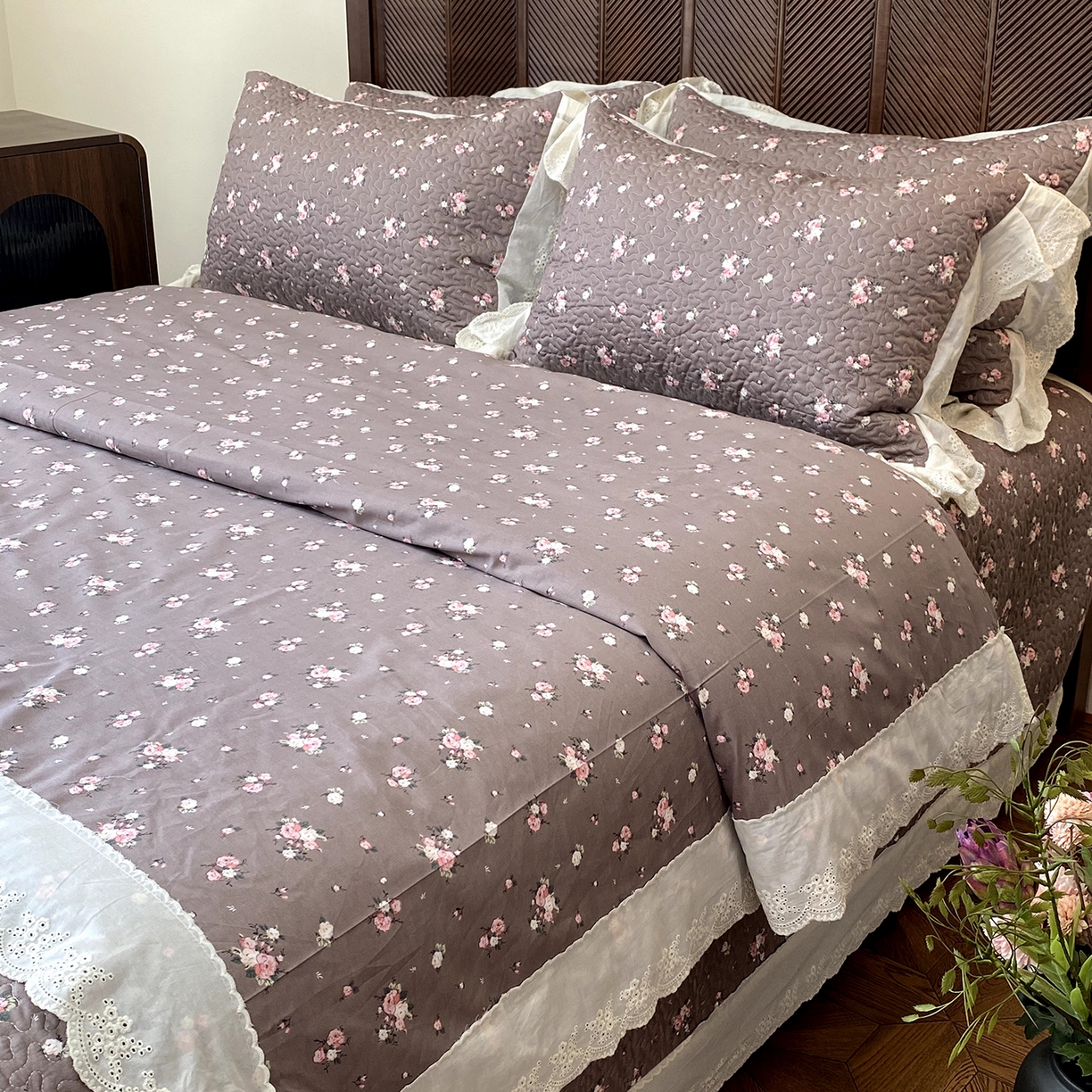 91家纺网 家纺一手货源 找家纺 奈萝家纺 2025新款13372全棉法式大花边床盖被套四件套 米雅