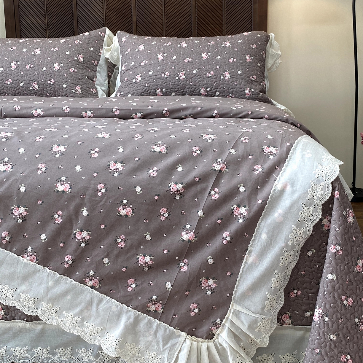 91家纺网 家纺一手货源 找家纺 奈萝家纺 2025新款13372全棉法式大花边床盖被套四件套 米雅