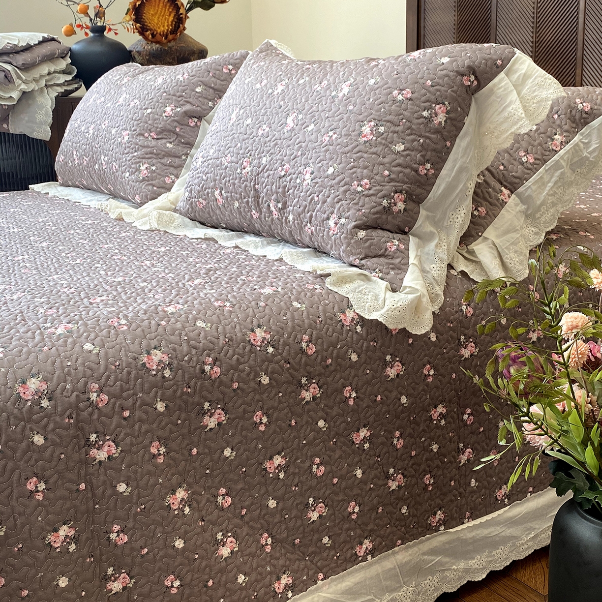 91家纺网 家纺一手货源 找家纺 奈萝家纺 2025新款13372全棉法式大花边床盖被套四件套 米雅