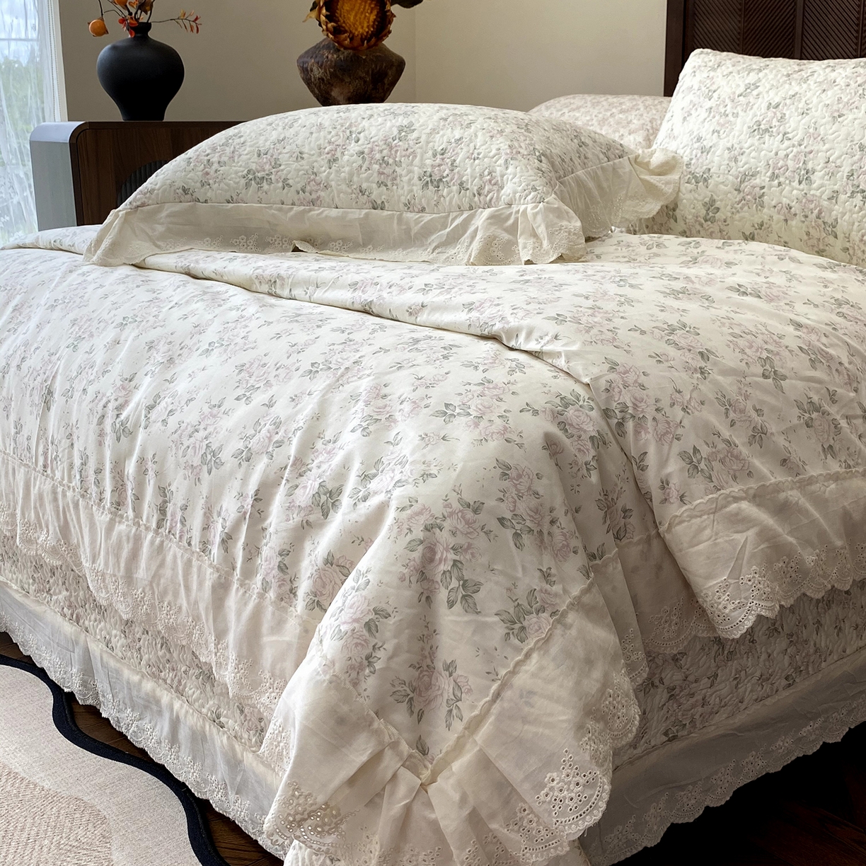 91家纺网 家纺一手货源 找家纺 奈萝家纺 2025新款13372全棉法式大花边床盖被套四件套 山茶园