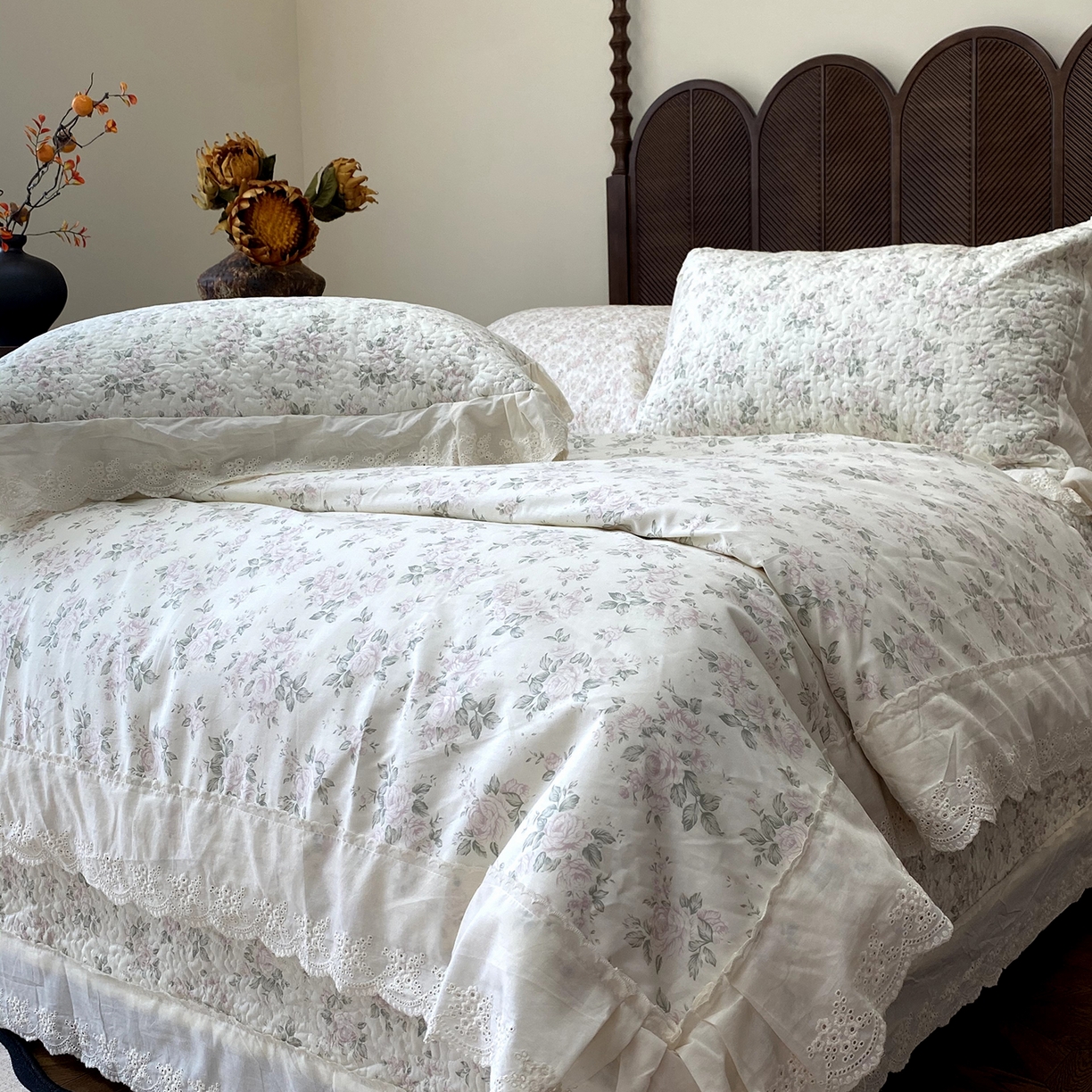 91家纺网 家纺一手货源 找家纺 奈萝家纺 2025新款13372全棉法式大花边床盖被套四件套 山茶园