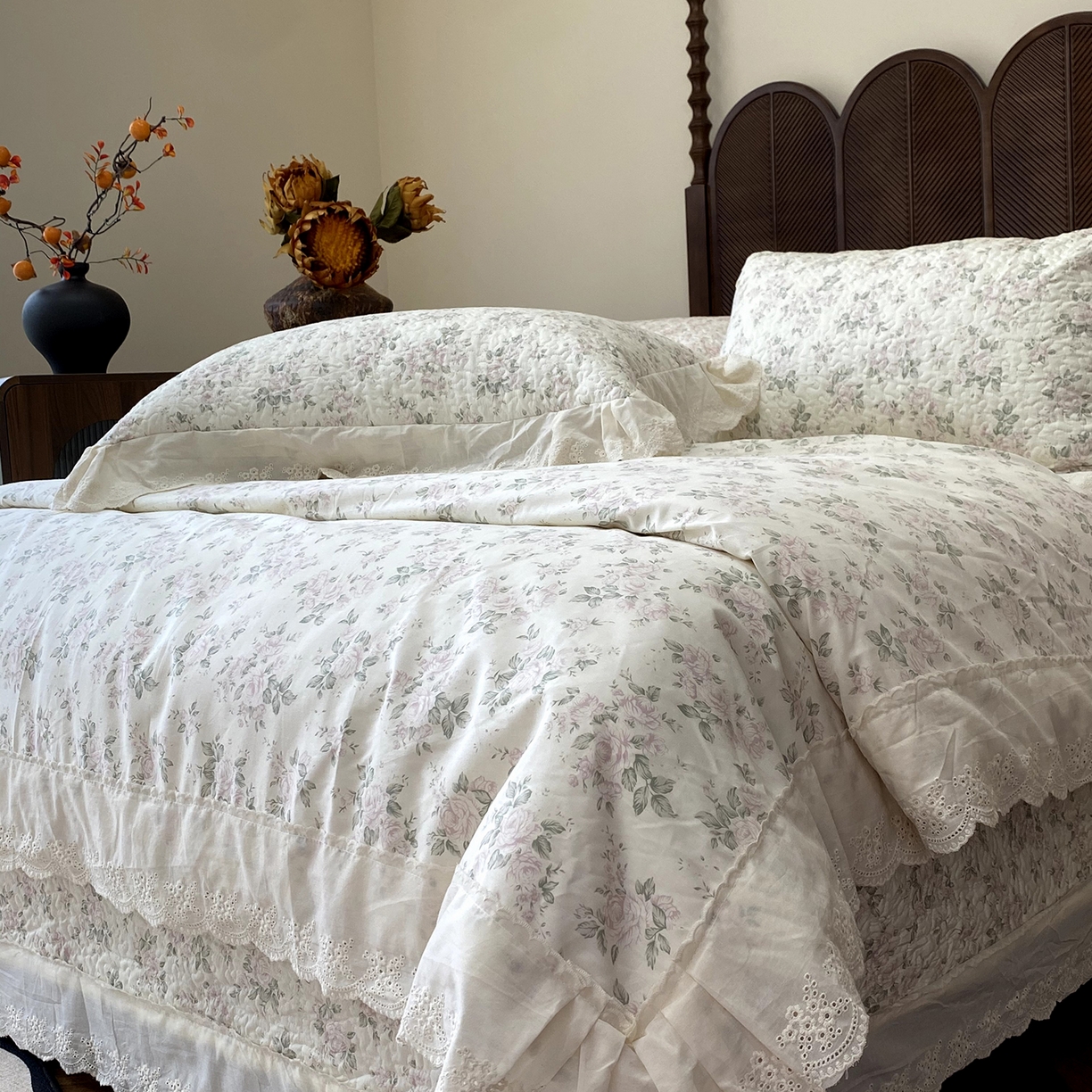 91家纺网 家纺一手货源 找家纺 奈萝家纺 2025新款13372全棉法式大花边床盖被套四件套 山茶园