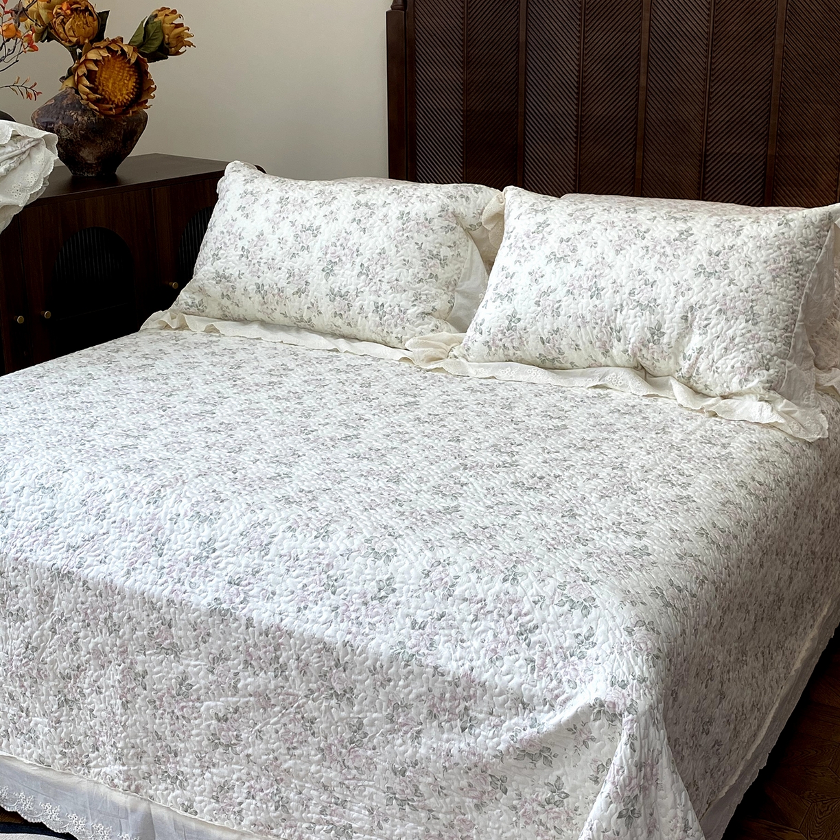 91家纺网 家纺一手货源 找家纺 奈萝家纺 2025新款13372全棉法式大花边床盖被套四件套 山茶园