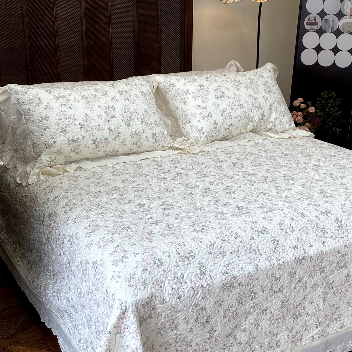 91家纺网 家纺一手货源 找家纺 奈萝家纺 2025新款13372全棉法式大花边床盖被套四件套 山茶园