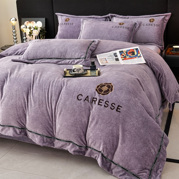 91家纺网 家纺一手货源 找家纺 （总）妮恒美家纺 2025新款高克重牛奶绒刺绣四件套-山茶花系列