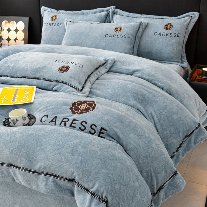 91家纺网 家纺一手货源 找家纺 （总）妮恒美家纺 2025新款高克重牛奶绒刺绣四件套-山茶花系列