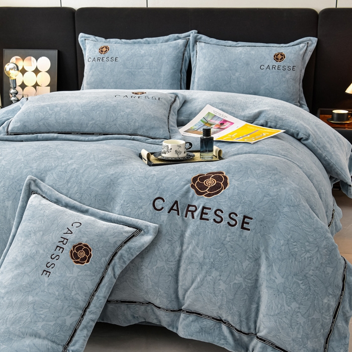 91家纺网 家纺一手货源 找家纺 （总）妮恒美家纺 2025新款高克重牛奶绒刺绣四件套-山茶花系列