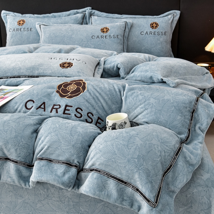 91家纺网 家纺一手货源 找家纺 （总）妮恒美家纺 2025新款高克重牛奶绒刺绣四件套-山茶花系列