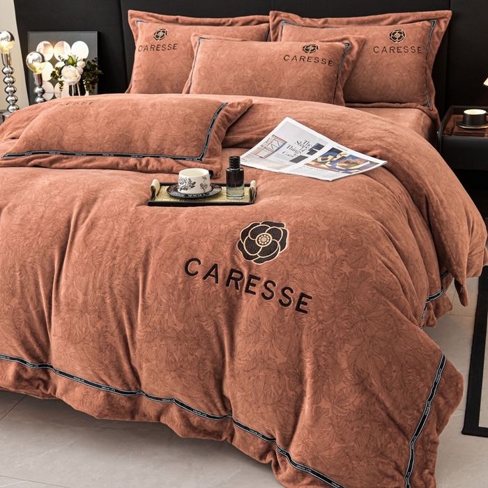 91家纺网 家纺一手货源 找家纺 妮恒美家纺 2024新款高克重牛奶绒刺绣四件套-山茶花系列 山茶花-焦糖橘