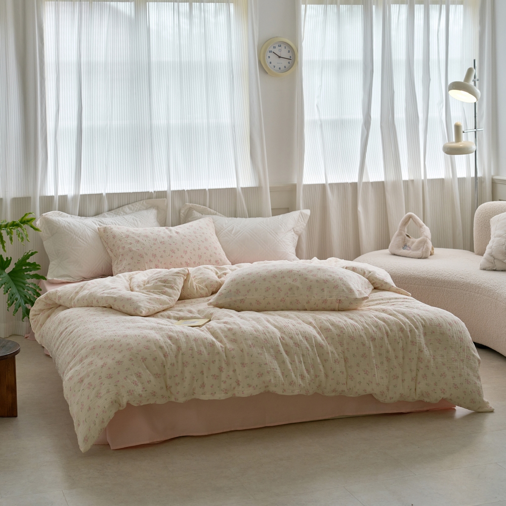 91家纺网 家纺一手货源 找家纺 洋铭区（原狠狠爱） 2025新款皱皱纱A类全棉人字纹四件套系列 珊瑚粉花