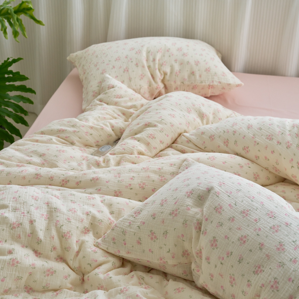 91家纺网 家纺一手货源 找家纺 洋铭区（原狠狠爱） 2025新款皱皱纱A类全棉人字纹四件套系列 珊瑚粉花