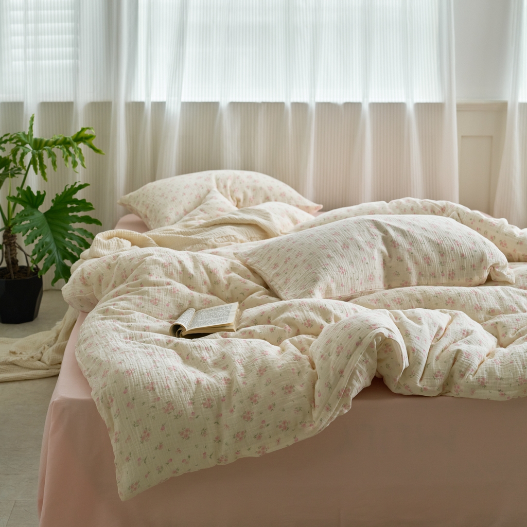 91家纺网 家纺一手货源 找家纺 洋铭区（原狠狠爱） 2025新款皱皱纱A类全棉人字纹四件套系列 珊瑚粉花