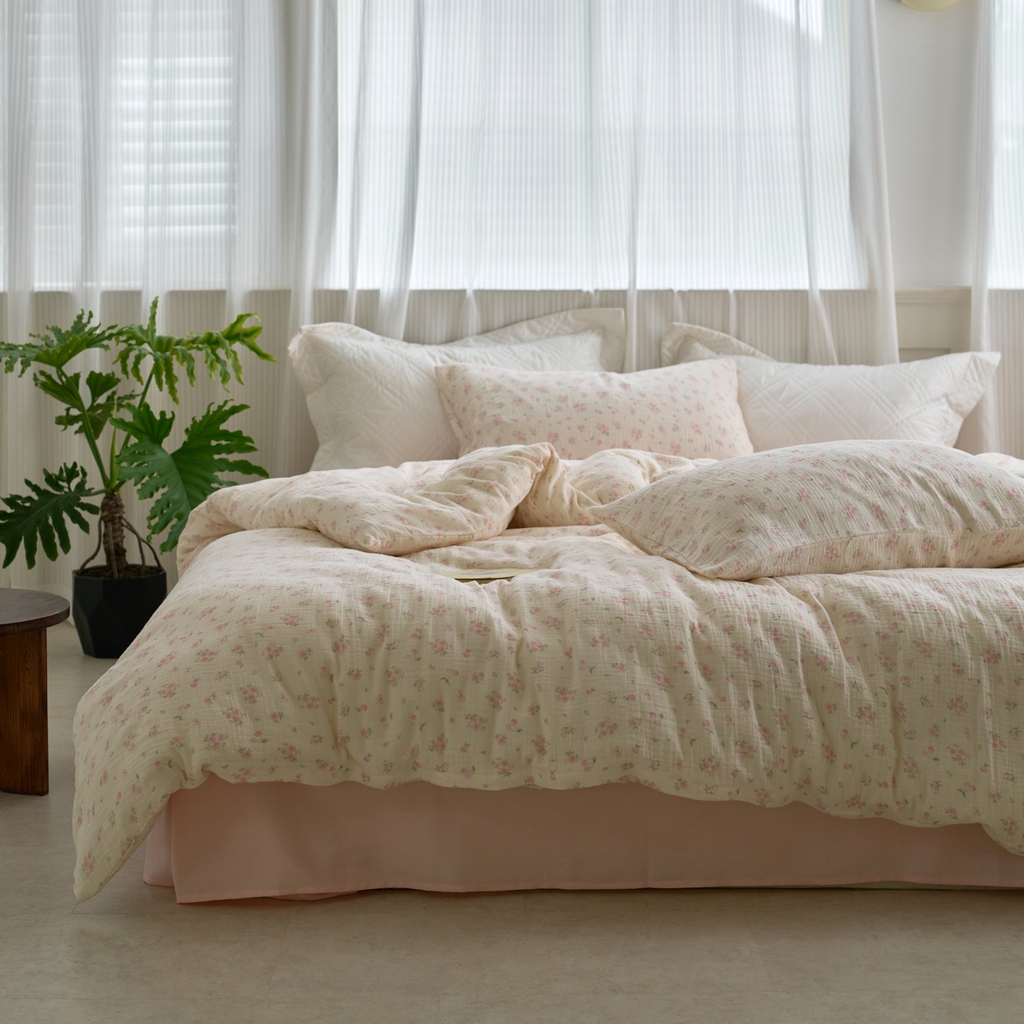 91家纺网 家纺一手货源 找家纺 洋铭区（原狠狠爱） 2025新款皱皱纱A类全棉人字纹四件套系列 珊瑚粉花