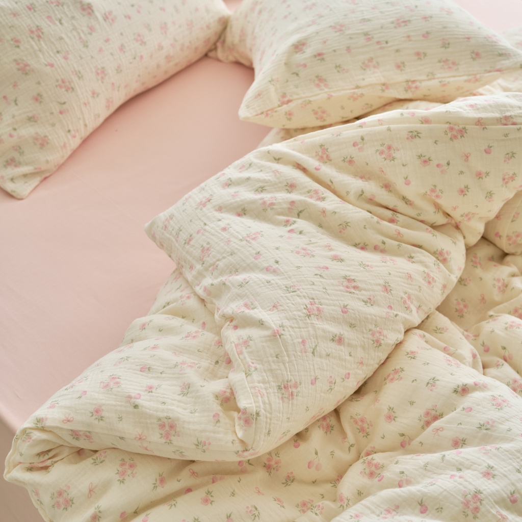 91家纺网 家纺一手货源 找家纺 洋铭区（原狠狠爱） 2025新款皱皱纱A类全棉人字纹四件套系列 珊瑚粉花