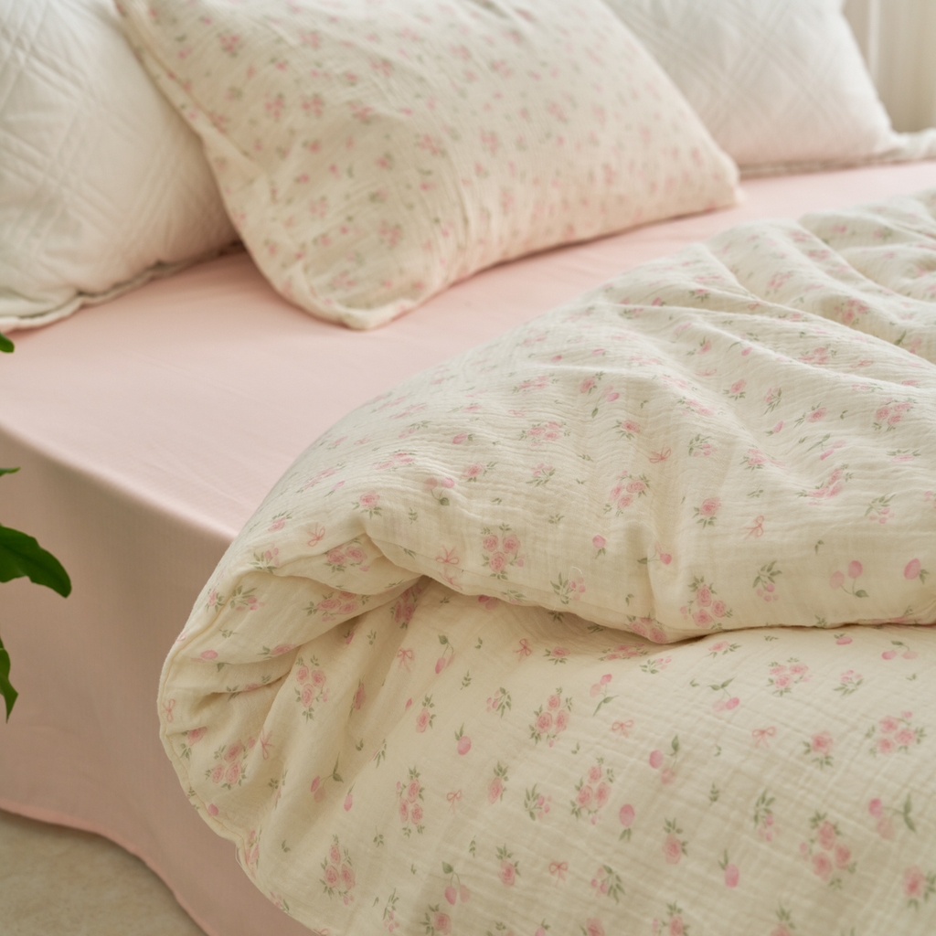 91家纺网 家纺一手货源 找家纺 洋铭区（原狠狠爱） 2025新款皱皱纱A类全棉人字纹四件套系列 珊瑚粉花