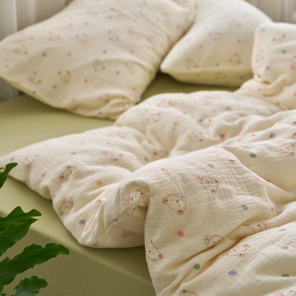 91家纺网 家纺一手货源 找家纺 洋铭区（原狠狠爱） 2025新款皱皱纱A类全棉人字纹四件套系列 精灵小熊