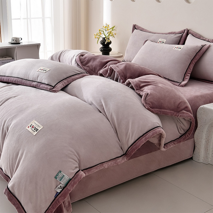 91家纺网 家纺一手货源 找家纺 （总）妮恒美家纺 2025新款高克重直播纯色牛奶绒宽边工艺款四件套