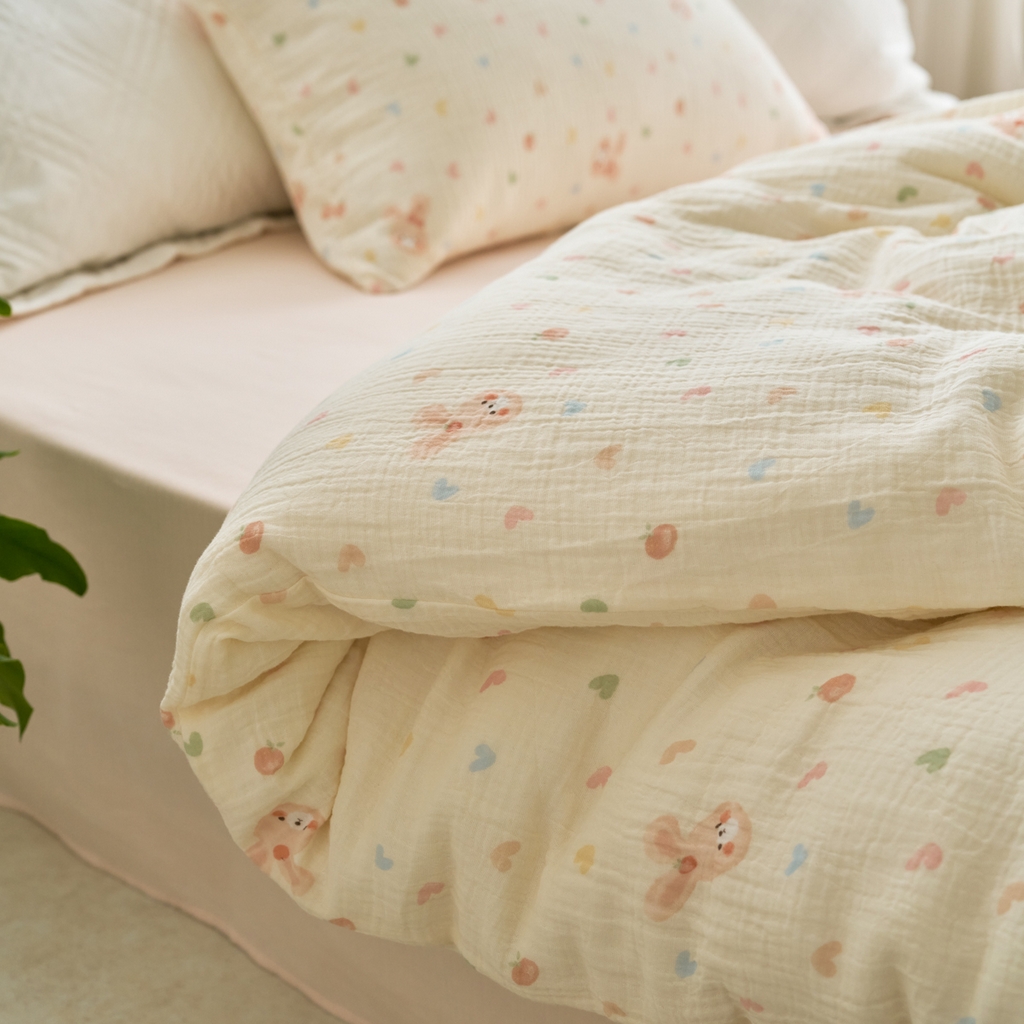 91家纺网 家纺一手货源 找家纺 洋铭区（原狠狠爱） 2025新款皱皱纱A类全棉人字纹四件套系列 萌兔果果