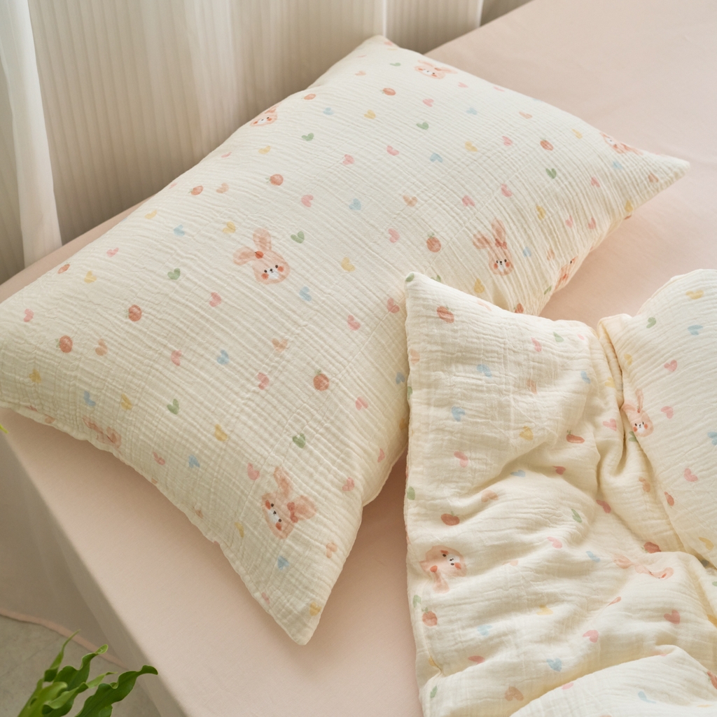 91家纺网 家纺一手货源 找家纺 洋铭区（原狠狠爱） 2025新款皱皱纱A类全棉人字纹四件套系列 萌兔果果