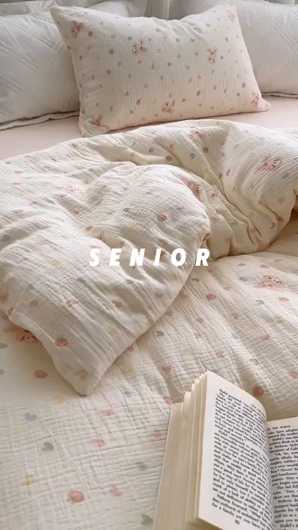 91家纺网 家纺一手货源 找家纺 洋铭区（原狠狠爱） 2025新款皱皱纱A类全棉人字纹四件套系列 萌兔果果