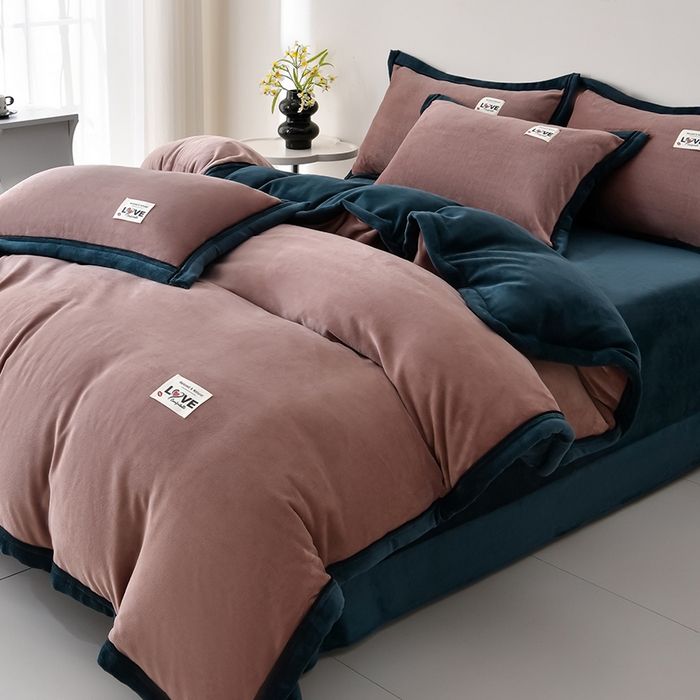 91家纺网 家纺一手货源 找家纺 （总）妮恒美家纺 2025新款高克重直播纯色牛奶绒宽边工艺款四件套