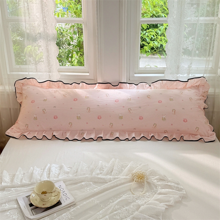 91家纺网 家纺一手货源 找家纺 梦舒羽 2025新款云感双层纱双人花边枕套情侣双人1.5m枕芯套1.8床枕头套 花田小兔