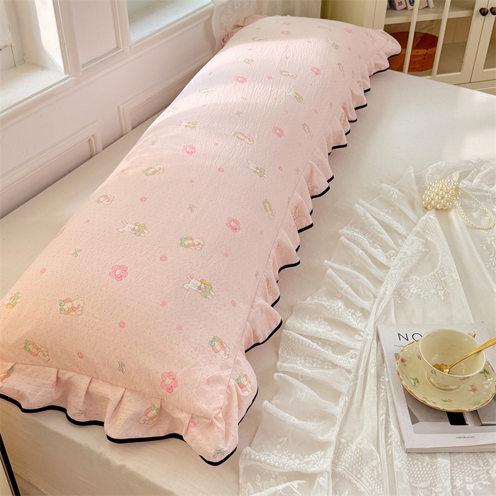 91家纺网 家纺一手货源 找家纺 梦舒羽 2025新款云感双层纱双人花边枕套情侣双人1.5m枕芯套1.8床枕头套 花田小兔