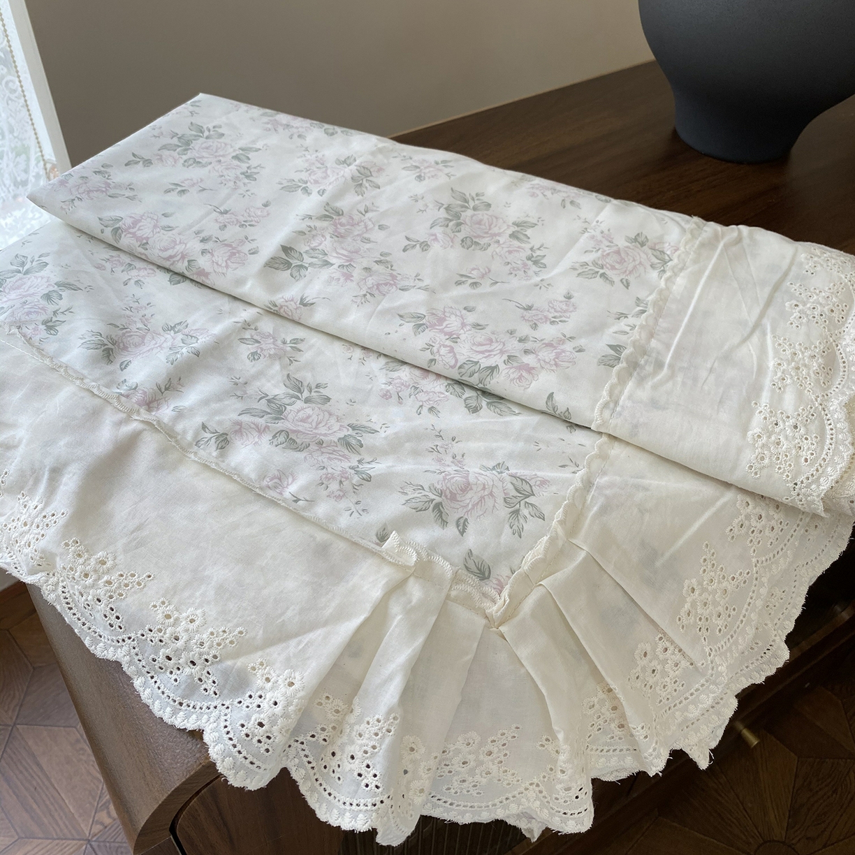 91家纺网 家纺一手货源 找家纺 奈萝家纺 2025新款13372全棉法式大花边床盖被套四件套 山茶园