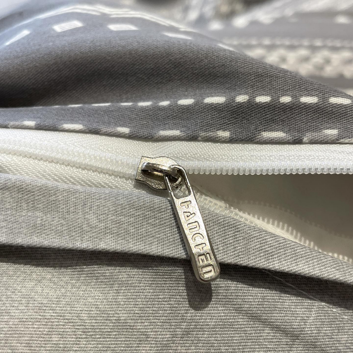 91家纺网 家纺一手货源 找家纺 涵宸家纺 2025新款全棉简约款四件套 维诺-灰