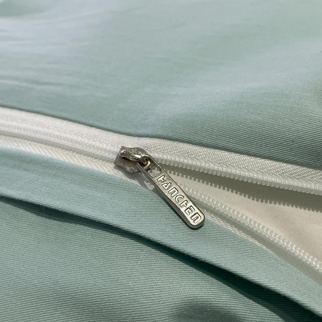 91家纺网 家纺一手货源 找家纺 涵宸家纺 2025新款全棉简约款四件套 未来矩阵