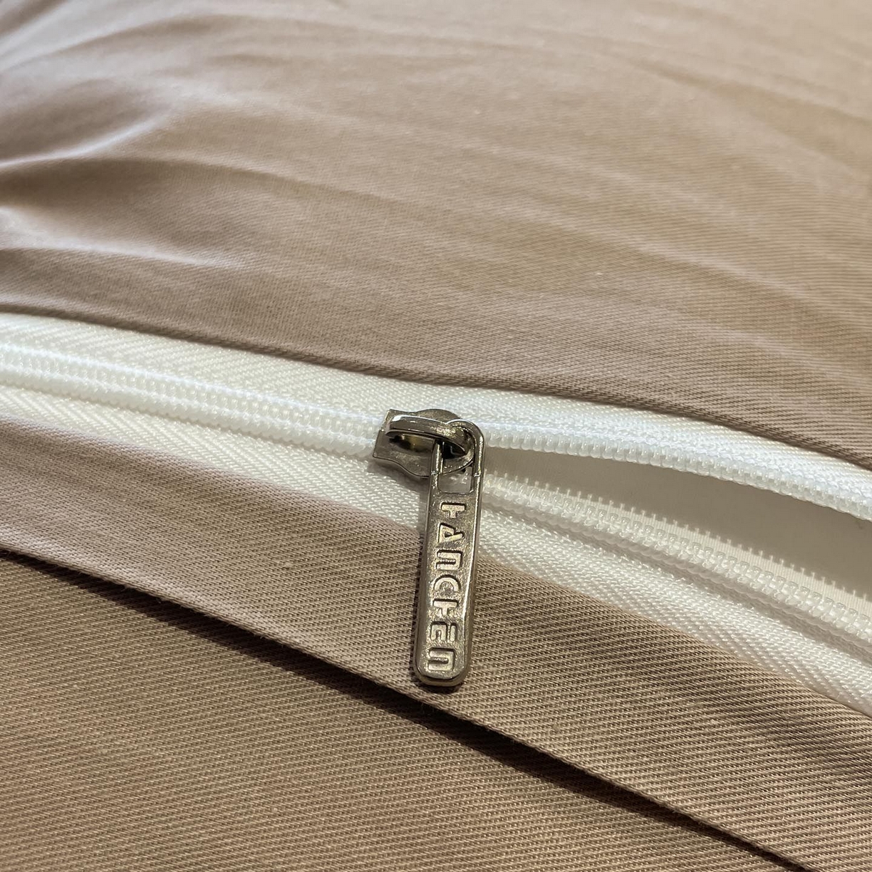 91家纺网 家纺一手货源 找家纺 涵宸家纺 2025新款全棉简约款四件套 艺术图