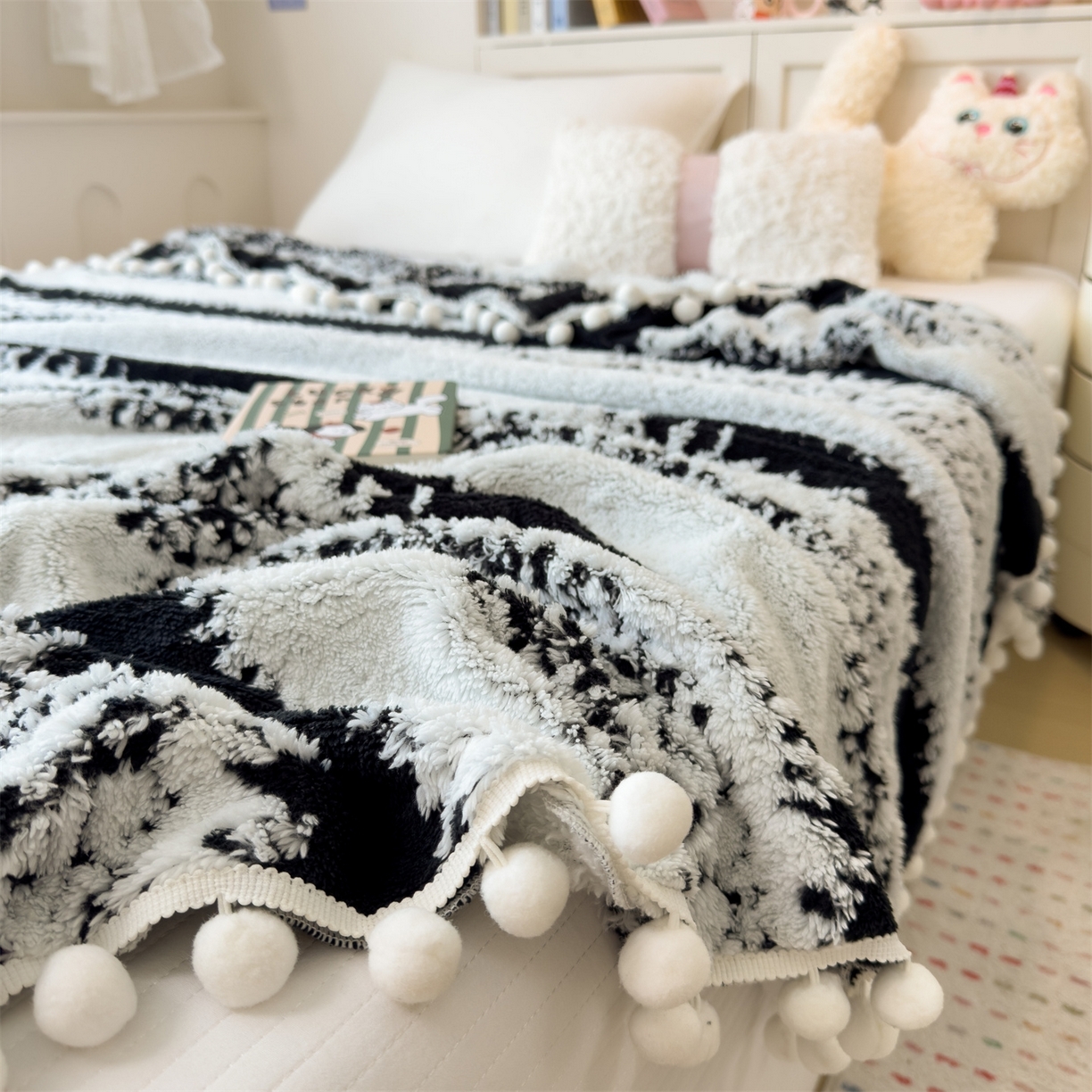 91家纺网 家纺一手货源 找家纺 （总）丝幔家纺 2025新款星绒梦语毛球多功能毛毯毯子-森语雪球