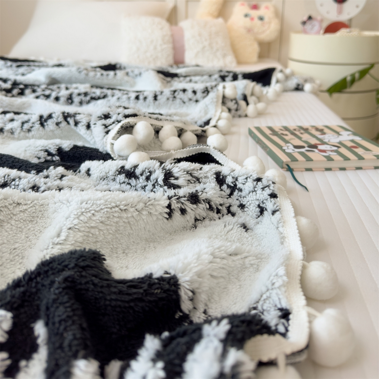 91家纺网 家纺一手货源 找家纺 （总）丝幔家纺 2025新款星绒梦语毛球多功能毛毯毯子-森语雪球