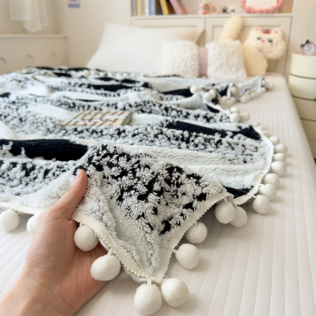 91家纺网 家纺一手货源 找家纺 （总）丝幔家纺 2025新款星绒梦语毛球多功能毛毯毯子-森语雪球