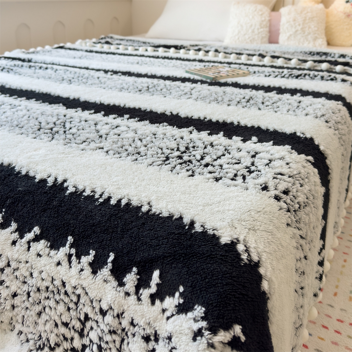 91家纺网 家纺一手货源 找家纺 （总）丝幔家纺 2025新款星绒梦语毛球多功能毛毯毯子-森语雪球