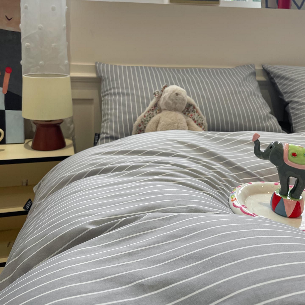 91家纺网 家纺一手货源 找家纺 涵宸家纺 2025新款全棉简约款四件套 英伦-浅灰