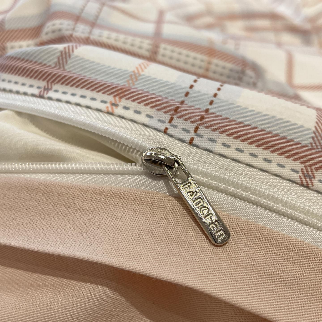 91家纺网 家纺一手货源 找家纺 涵宸家纺 2025新款全棉简约款四件套 芝士