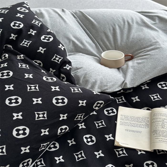 91家纺网 家纺一手货源 找家纺 梦可莱家居 2025秋冬新品全棉针织加厚提花四件套 路易-黑