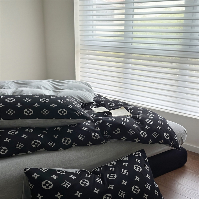 91家纺网 家纺一手货源 找家纺 梦可莱家居 2025秋冬新品全棉针织加厚提花四件套 路易-黑