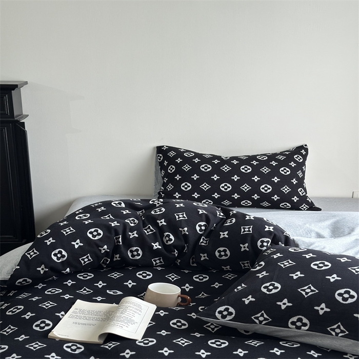 91家纺网 家纺一手货源 找家纺 梦可莱家居 2025秋冬新品全棉针织加厚提花四件套 路易-黑