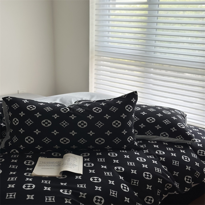 91家纺网 家纺一手货源 找家纺 梦可莱家居 2025秋冬新品全棉针织加厚提花四件套 路易-黑