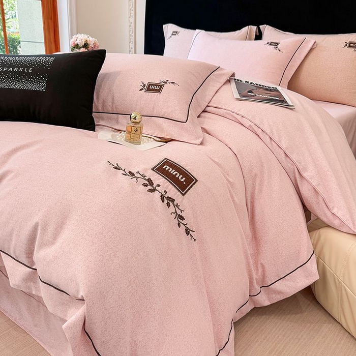 91家纺网 家纺一手货源 找家纺 孑寐家纺 2025新款全棉磨毛刺绣绣花四件套-简爱 简爱-粉色