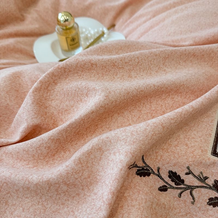 91家纺网 家纺一手货源 找家纺 孑寐家纺 2025新款全棉磨毛刺绣绣花四件套-简爱 简爱-橘色