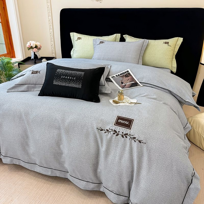 91家纺网 家纺一手货源 找家纺 孑寐家纺 2025新款全棉磨毛刺绣绣花四件套-简爱 简爱-蓝灰