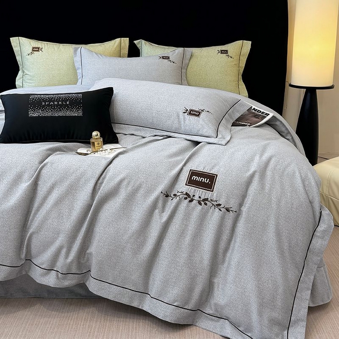 91家纺网 家纺一手货源 找家纺 孑寐家纺 2025新款全棉磨毛刺绣绣花四件套-简爱 简爱-蓝灰