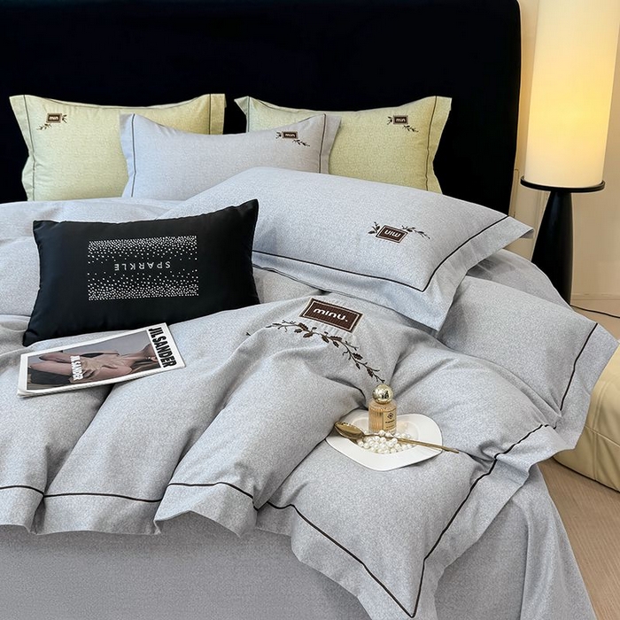 91家纺网 家纺一手货源 找家纺 孑寐家纺 2025新款全棉磨毛刺绣绣花四件套-简爱 简爱-蓝灰